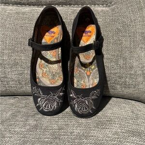 Rocket Dog Black Floral Embroidered Flats
